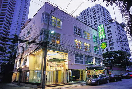 Smart Suites stylish boutique hotel near Nana Station sky train in central Bangkok